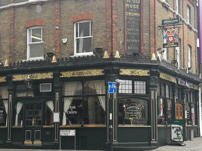 Ye Olde Rose & Crown Greenwich — Bars & Clubs in London
