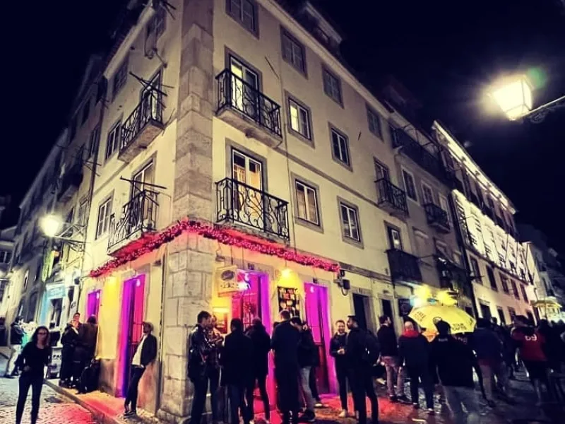 Side Bar — Bars & Clubs in Lisbon