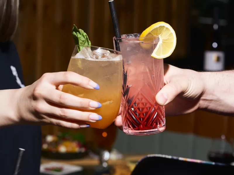 Saloon Bistro Bar — Restaurants & Cafés in Montreal