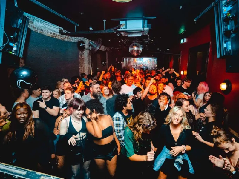 Burdekin Hotel — Bars & Clubs in Sydney