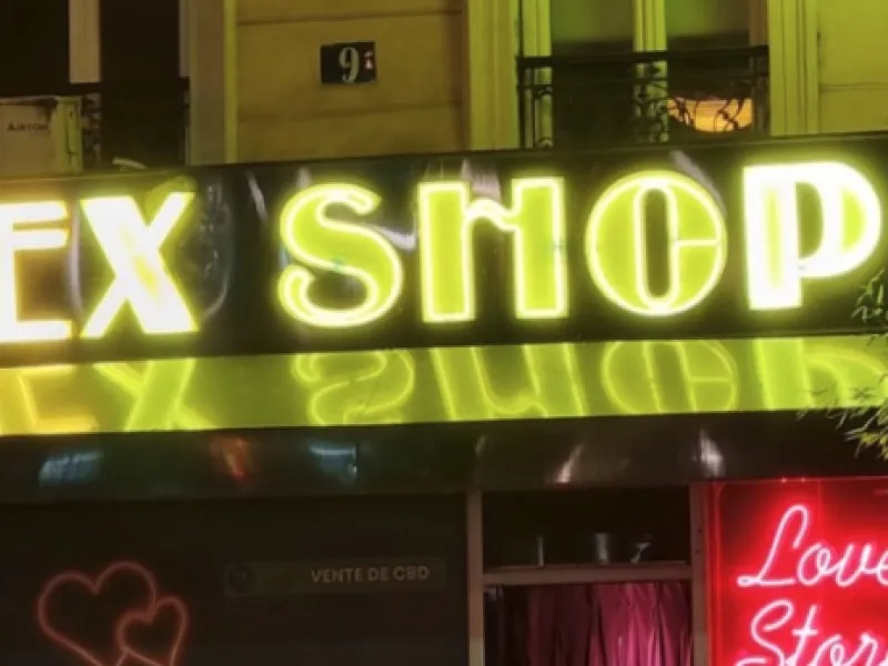 Sex Shop & Love Store Gare de Lyon, Paris — Shopping in Paris