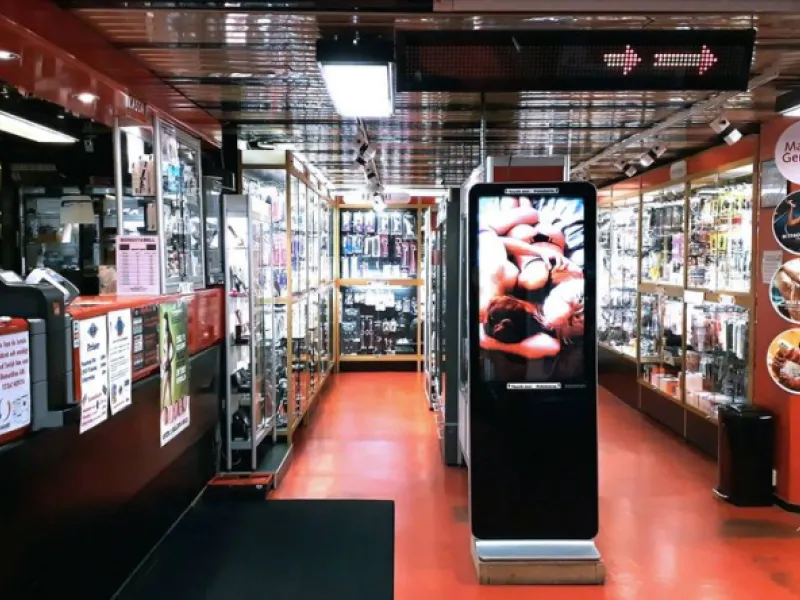 USVIDEO — Shopping in Stockholm