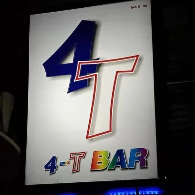 4-T bar logo