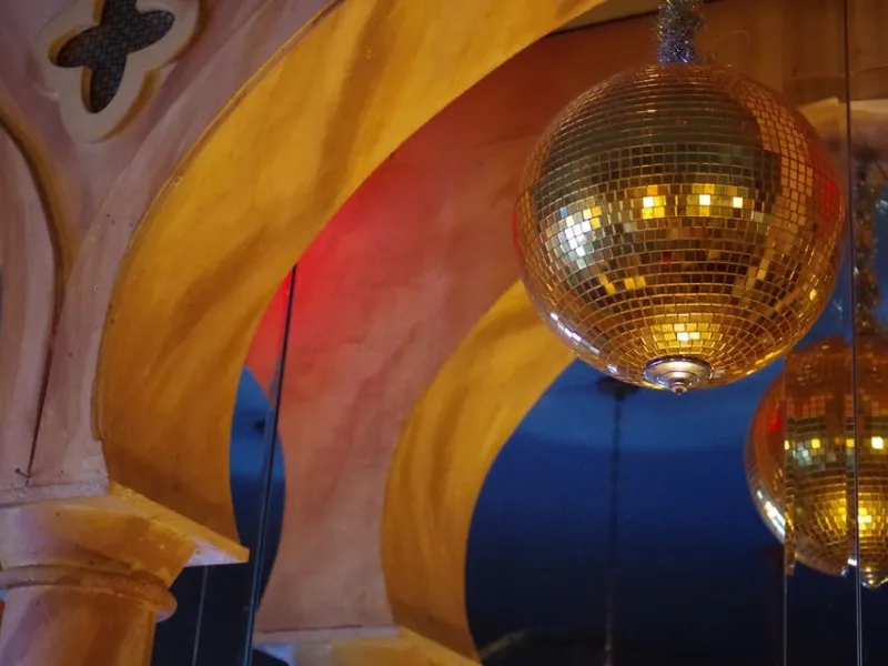 Akbar — Bars & Clubs in Los Angeles