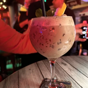 Adonis Bar