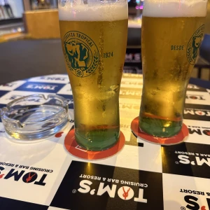 Tom's Cruising bar