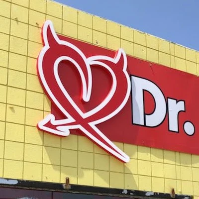 Dr. Love's Outlet logo