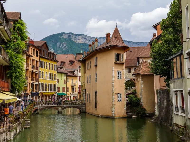 Gay Annecy — city guide