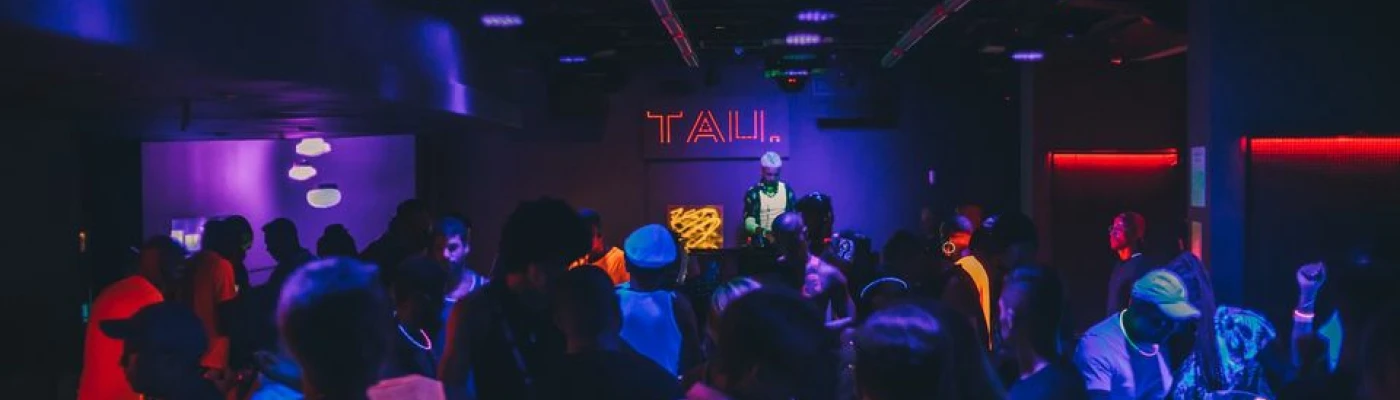 Tau Bar Club - Boate em Copacabana — Bars & Clubs in Rio de Janeiro