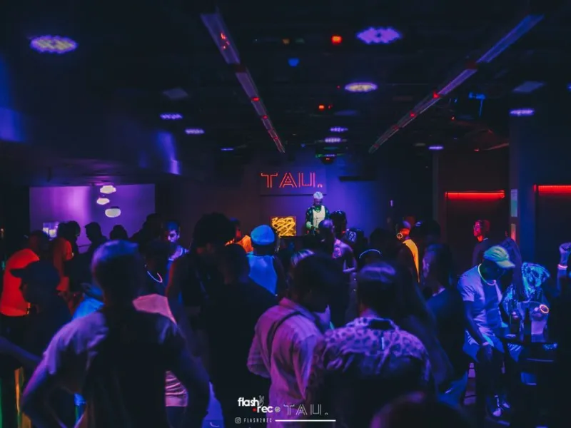 Tau Bar Club - Boate em Copacabana — Bars & Clubs in Rio de Janeiro