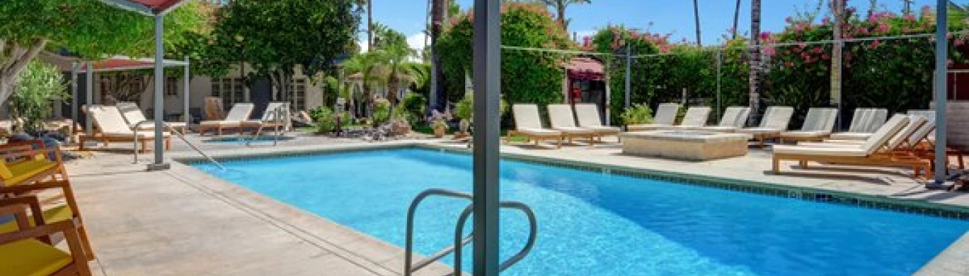 Desert Paradise Resort Hotel — Hotels in Palm Springs