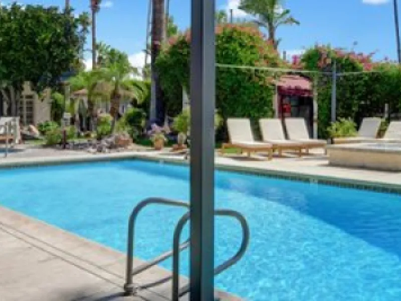 Desert Paradise Resort Hotel — Hotels in Palm Springs