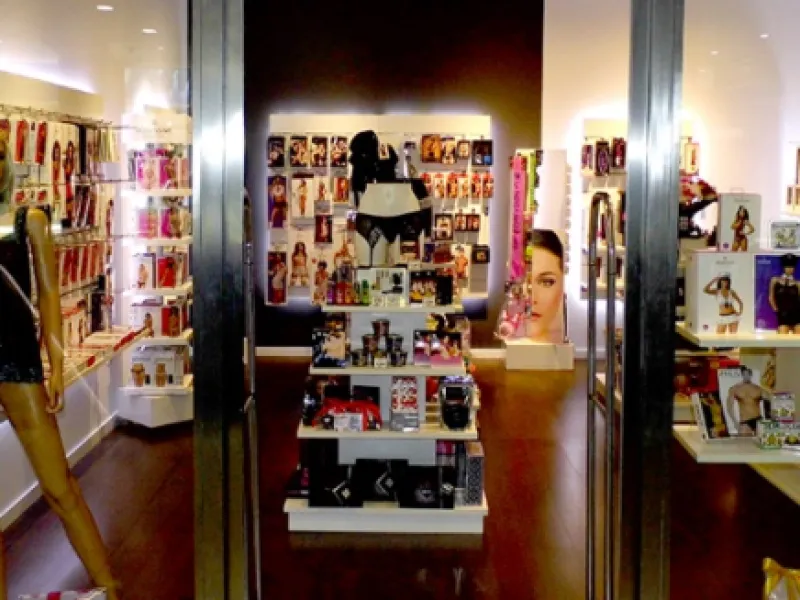 MasParejas — Shopping in Valencia