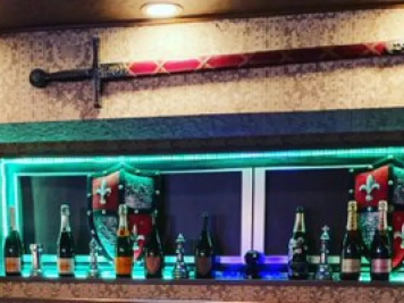 Castle (キャッスル) — Bars & Clubs in Tokyo