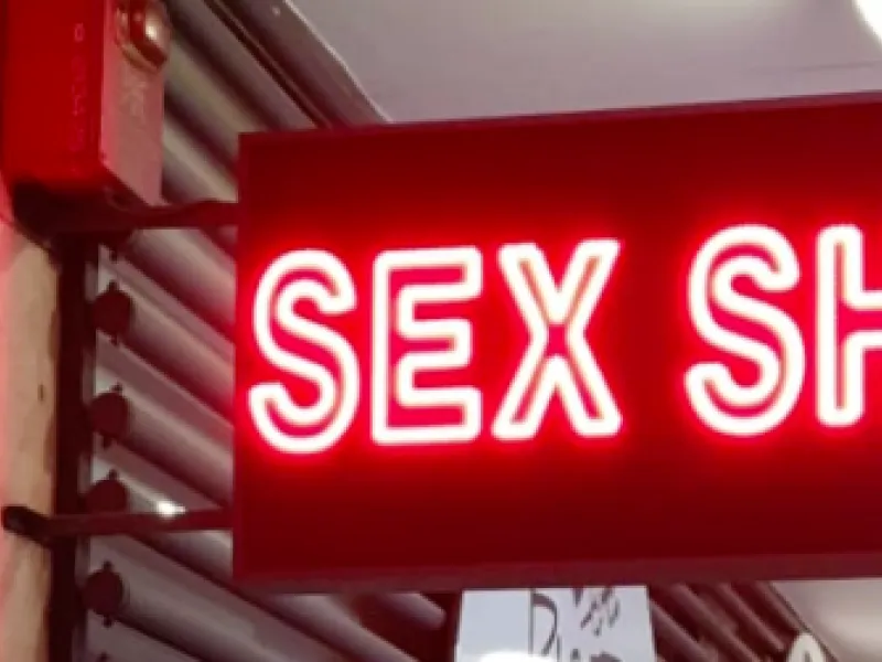 Pikante Sex Shop Tienda Cabinas XXX Satisfyer — Shopping in Seville