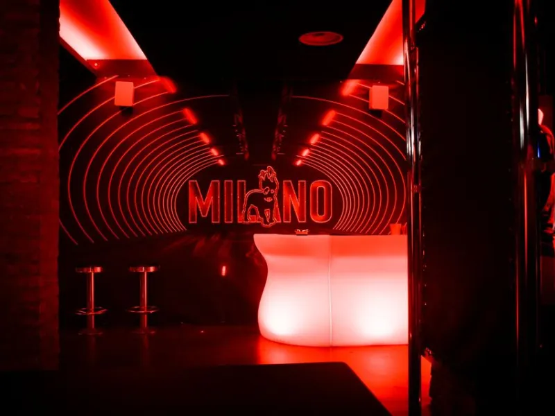 Hot Dog Club — Cruise Bars in Milan