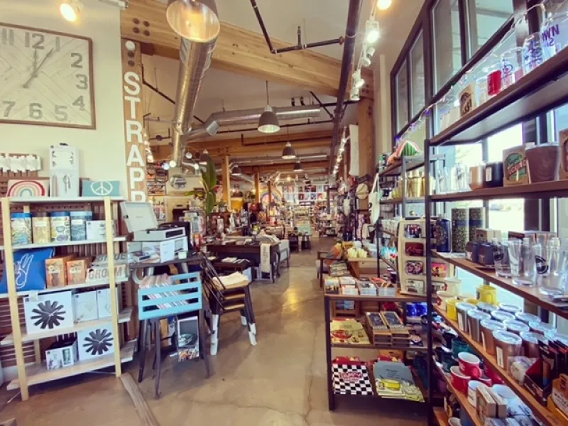 Strapping Oak Park — Shopping in Sacramento