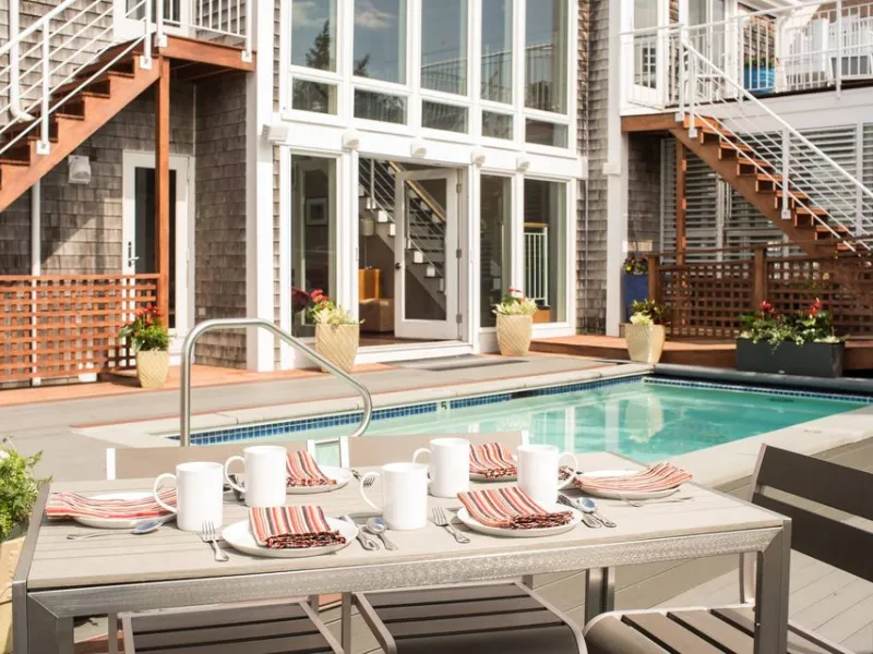 8 Dyer Hotel — Hotels in Provincetown
