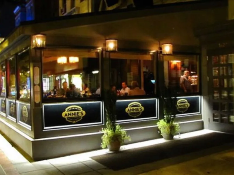 Annie's Paramount Steak House — Restaurants & Cafés in Washington, D.C.
