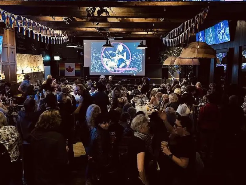 Bimini's Pub & Lounge — Bars & Clubs in Vancouver
