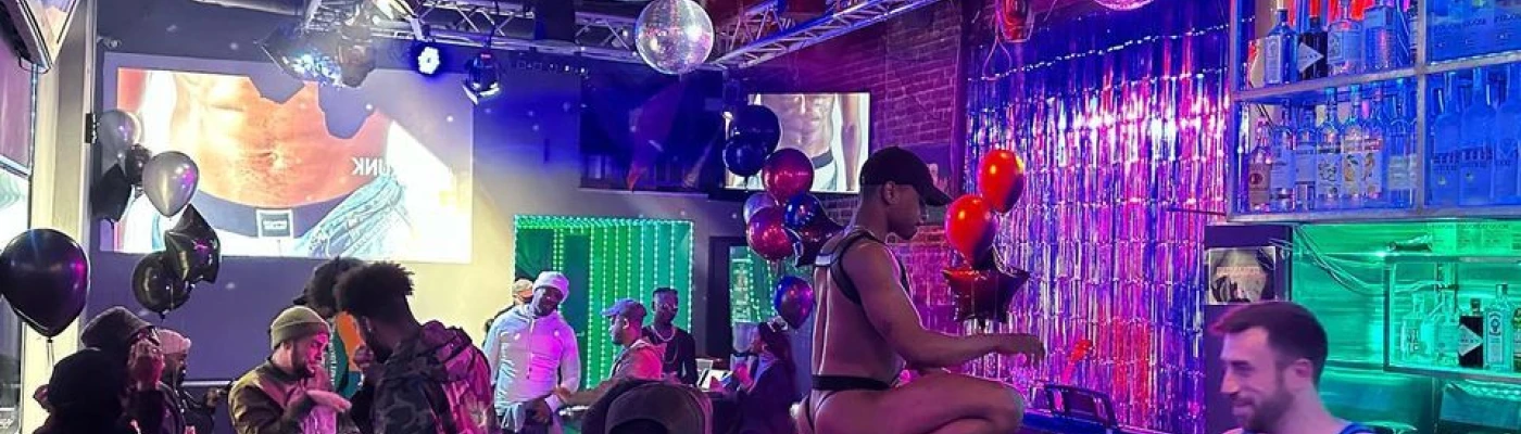 Summer Bar & Lounge — Bars & Clubs in Oakland