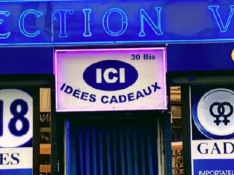 Le 30 Sex Shop — Shopping in Paris