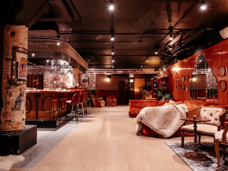 Dorothy — Bars & Clubs in Chicago