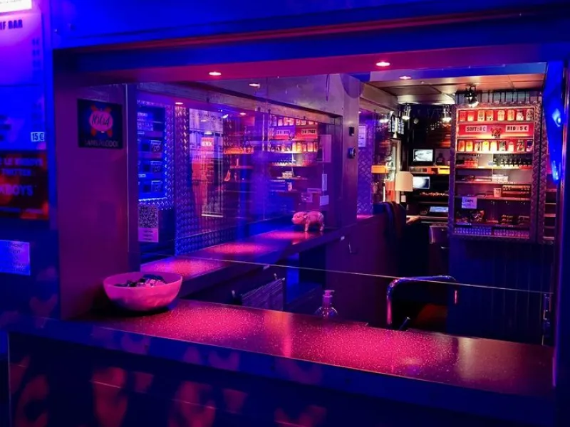 XKBOYS — Cruise Bars in Paris
