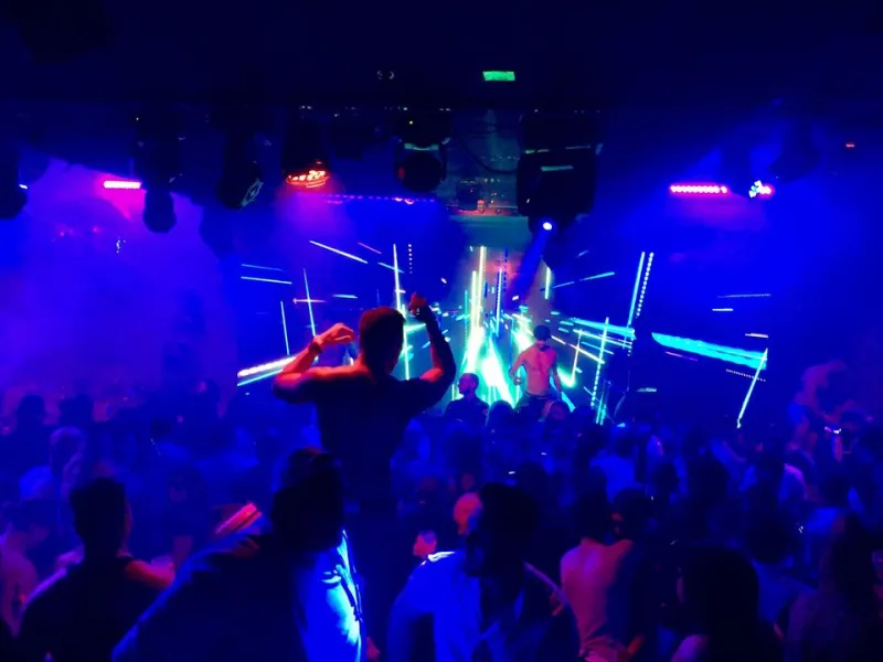 Hamburger Mary's — Restaurants & Cafés in Sacramento