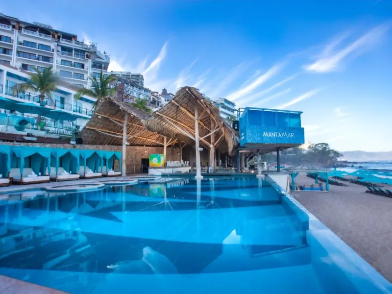 Mantamar Beach Club Bar & Sushi — Bars & Clubs in Mexico City