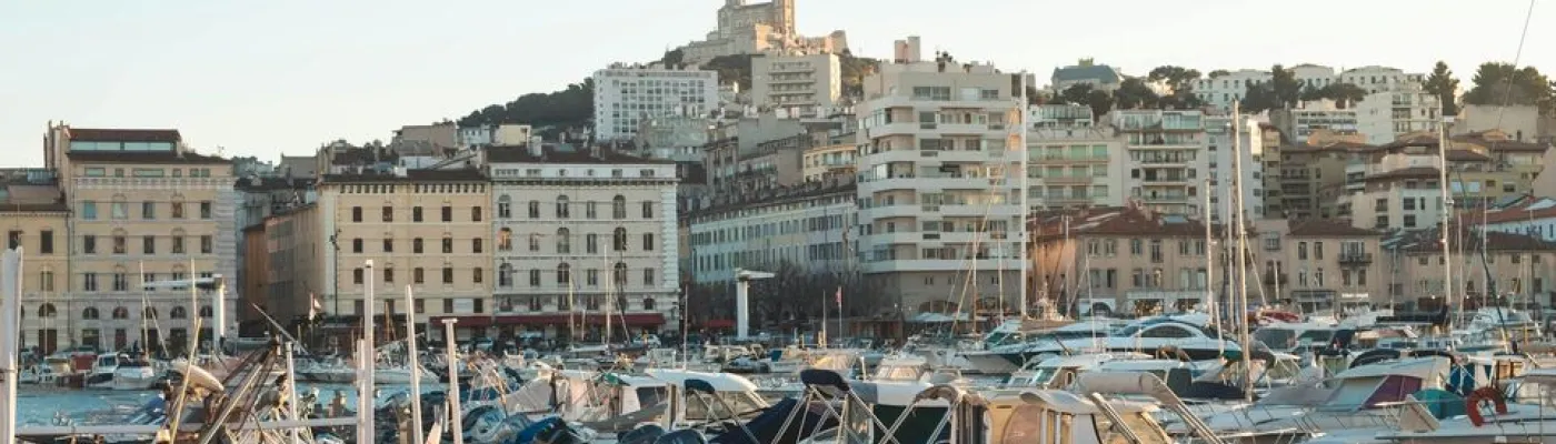Aux 3 G, bar lesbien associatif — Organizations in Marseille