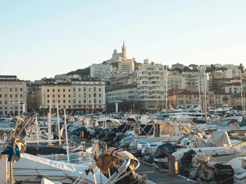 Aux 3 G, bar lesbien associatif — Organizations in Marseille
