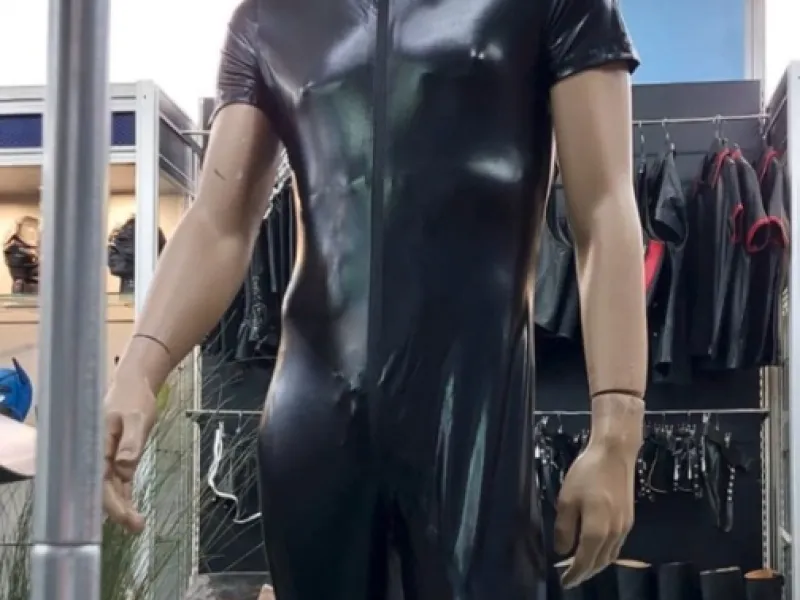 SKH - KNOW HOW-GAY — Shopping in Milan